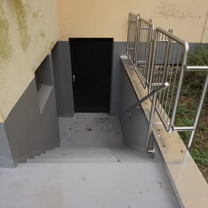 Beschichtete Treppenanlage im Außenbereich