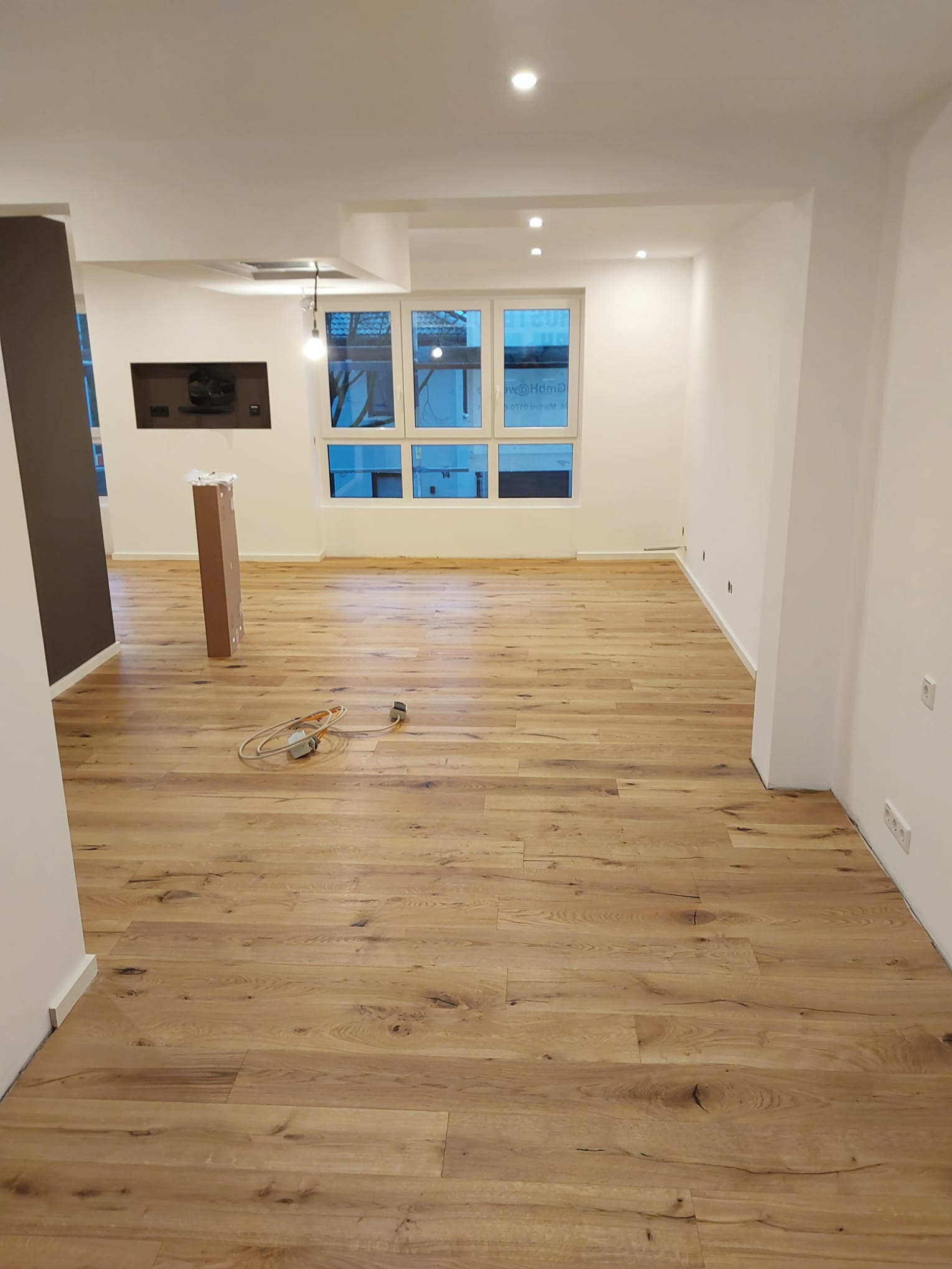 Fertig gestalteter Innenraum mit sauber ausgeführten Malerarbeiten